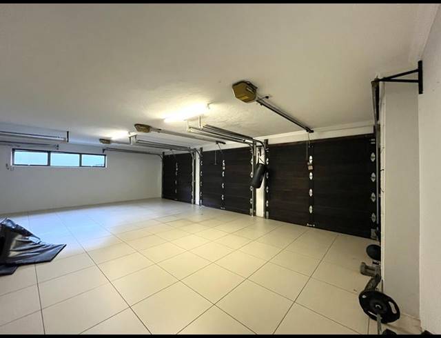 6 BEDROOM HOUSE FOR SALE IN MIDLANDS ESTATE